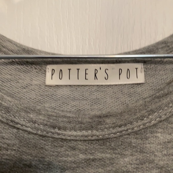 Potter’s Pot Gray Top with Flannel Detail - Picture 4 of 4